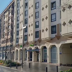 Ibis Styles Centre Gare Beffroi Lila