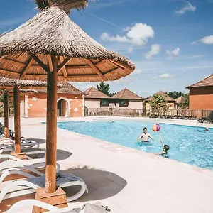 Terres De France - Domaine De Claire Rive Holiday park